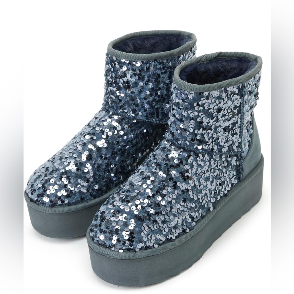 Absolutely adorable a must have sequin platform boots super soft inside size 8